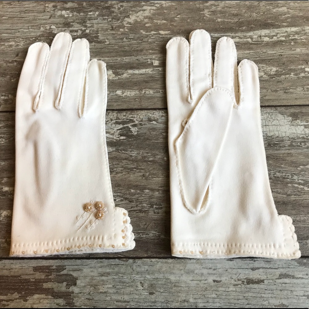 Ladylike Vintage Gloves ☕️